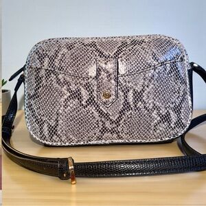 G.I.L.I. Snakeskin Embossed Crossbody Bag Adjustable Strap Neutral Gray Black